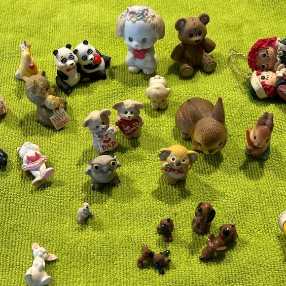 24 Hallmark small figurines for Valentine’s Day, Halloween and others. - Picture 3 of 11